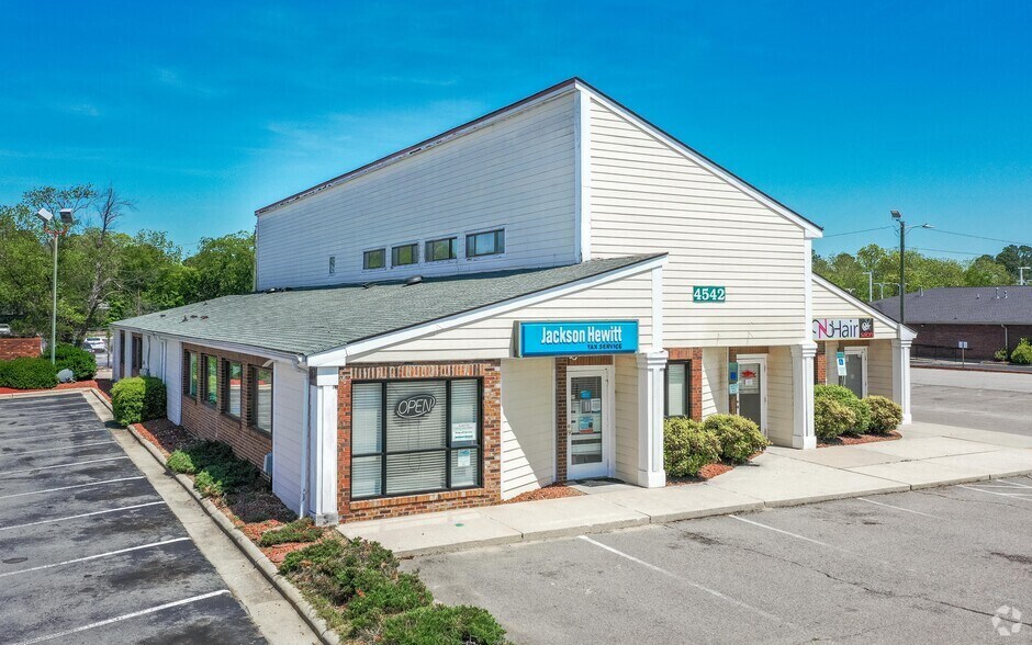 4542 Raeford Rd, Fayetteville, NC à louer - Photo de l’immeuble – Image 2 sur 2