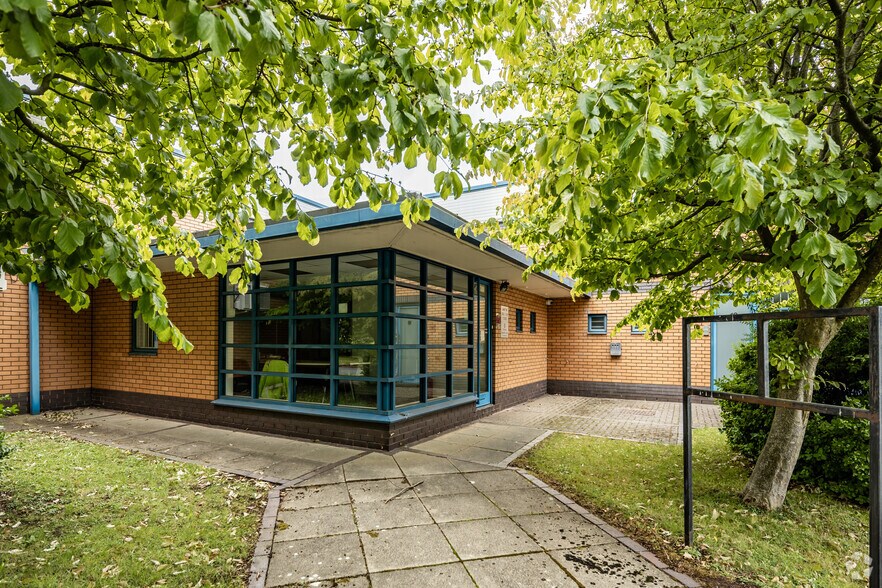 Beeston Ct, Runcorn à louer - Photo de l’immeuble – Image 2 sur 5