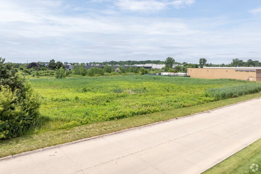 51005-51023 Industrial Drive, Macomb, MI à louer - Photo principale – Image 2 sur 5