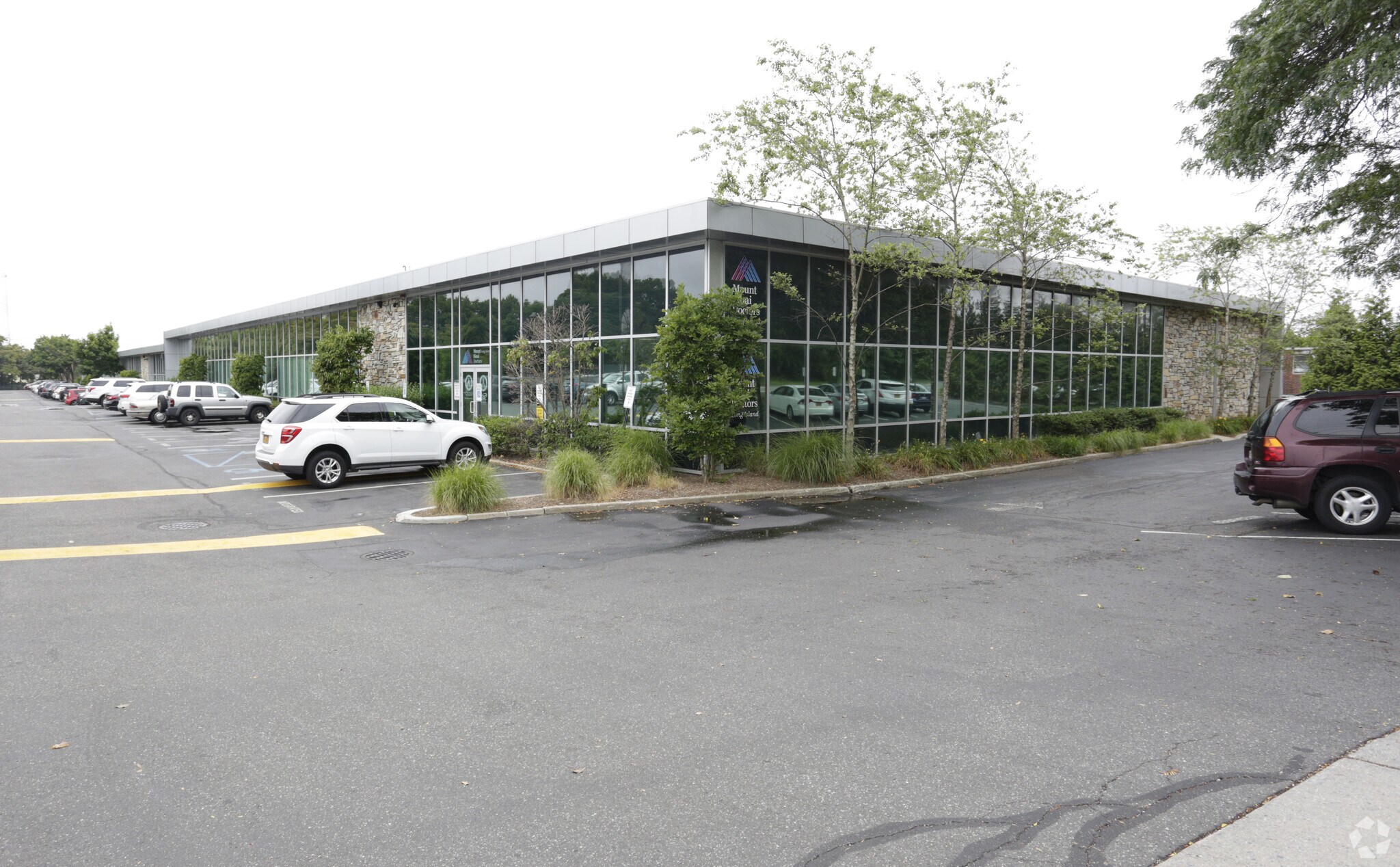1324 Motor Pky, Hauppauge, NY à louer Photo de l’immeuble– Image 1 sur 6