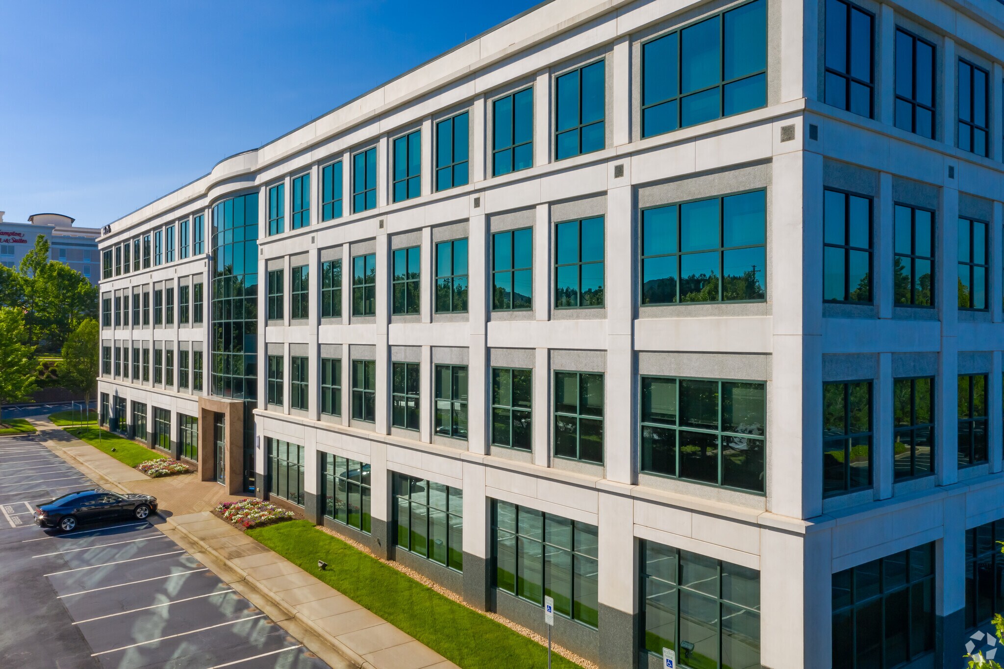 8010 Arco Corporate Dr, Raleigh, NC à louer Photo principale– Image 1 sur 11