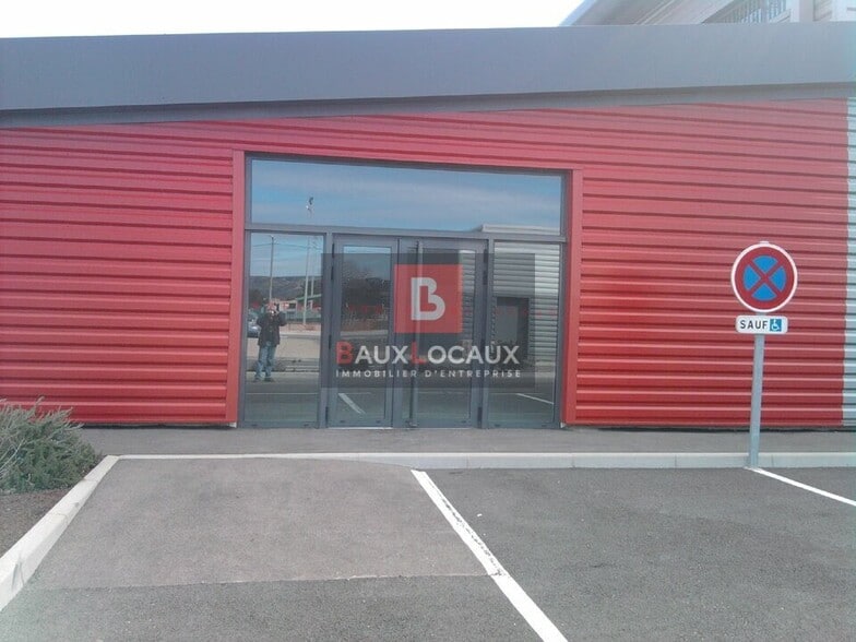 Local commercial dans Sénas à louer - Photo de l’immeuble – Image 2 sur 3