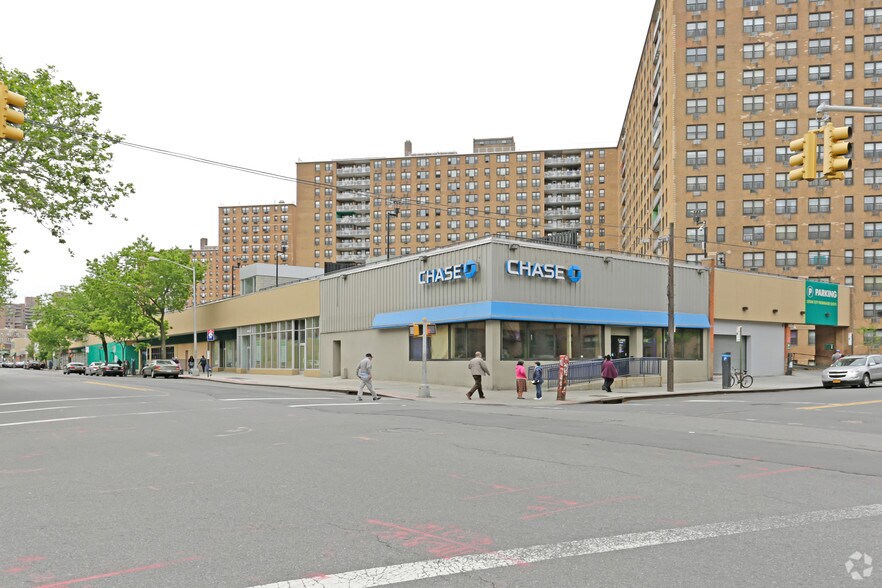 5702 99th St, Corona, NY à louer - Photo principale – Image 1 sur 4