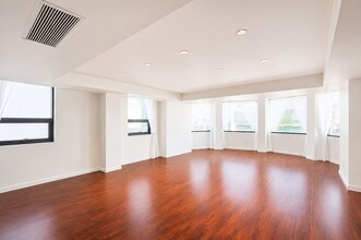 8712 Wilshire Blvd, Beverly Hills, CA à louer Photo intérieure– Image 2 sur 7