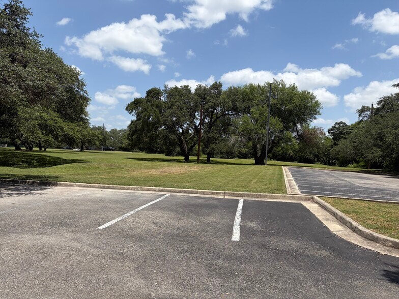 4242 Medical Dr, San Antonio, TX à vendre - Photo de l’immeuble – Image 2 sur 4