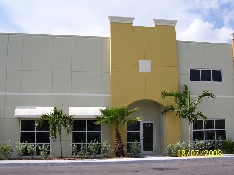 11231 NW 20th St, Miami, FL à louer - Photo de l’immeuble – Image 3 sur 42