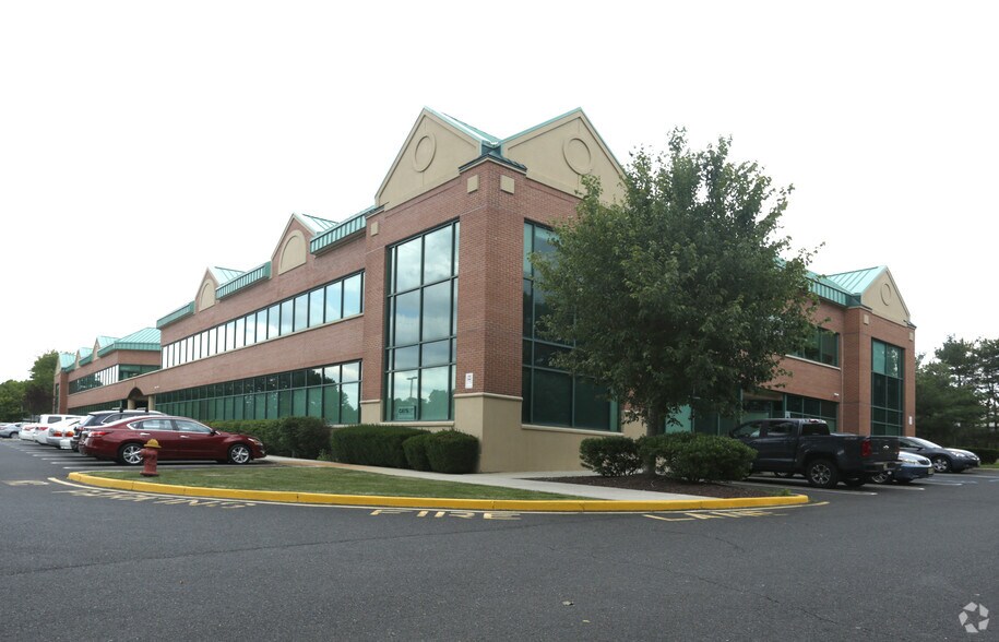 557 Cranbury Rd, East Brunswick, NJ à louer - Photo de l’immeuble – Image 2 sur 9