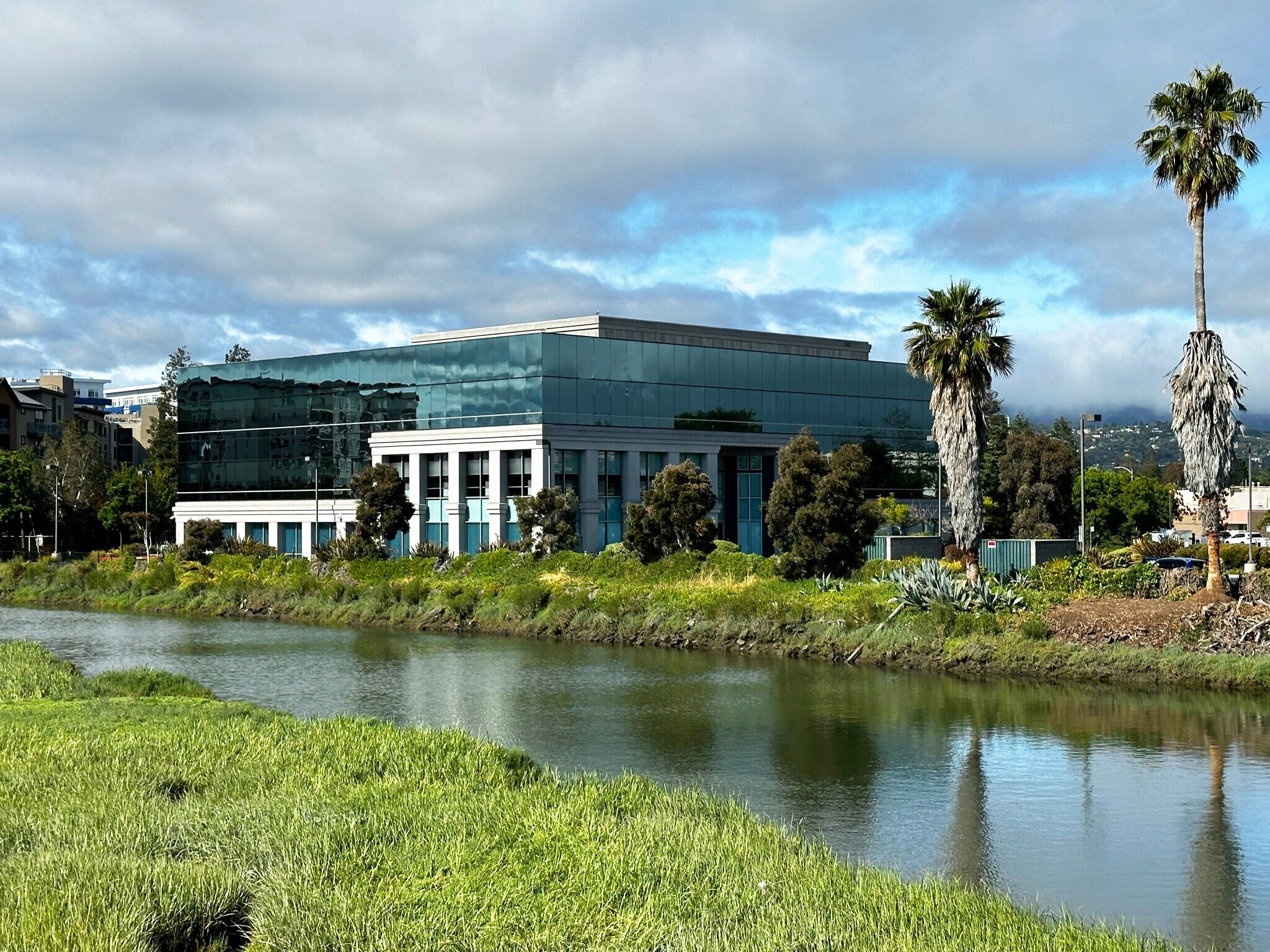 305 Main St, Redwood City, CA à louer Photo principale– Image 1 sur 5