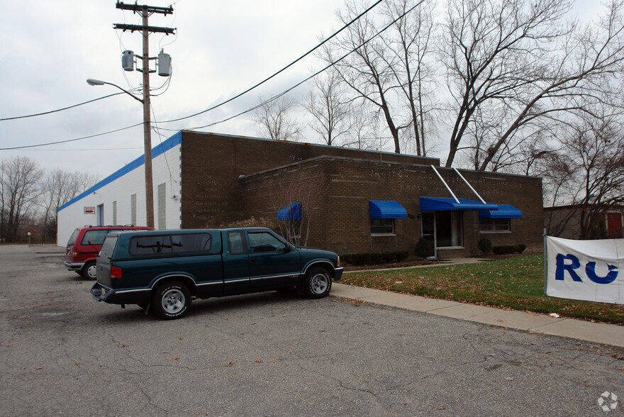 32637 Groesbeck Hwy, Fraser, MI à vendre - Photo de l’immeuble – Image 3 sur 4