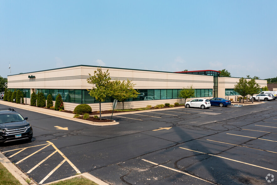 1548 Bond St, Naperville, IL à louer - Photo de l’immeuble – Image 3 sur 9