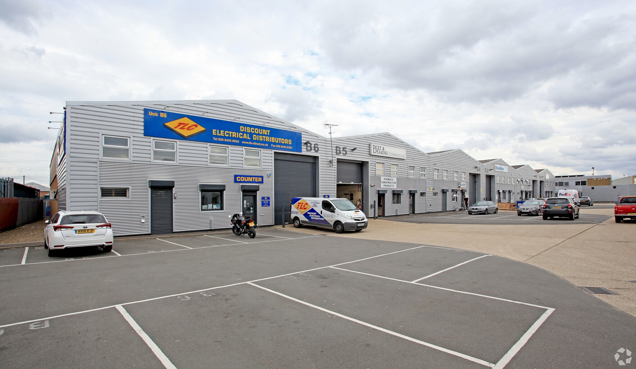 Meridian Way, Enfield à louer Photo principale– Image 1 sur 12