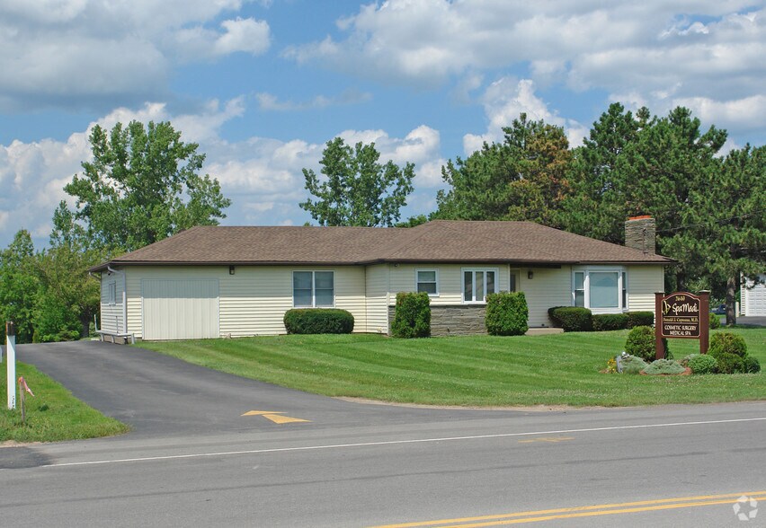 2640 Ridgeway Ave, Rochester, NY à louer - Photo de l’immeuble – Image 3 sur 58