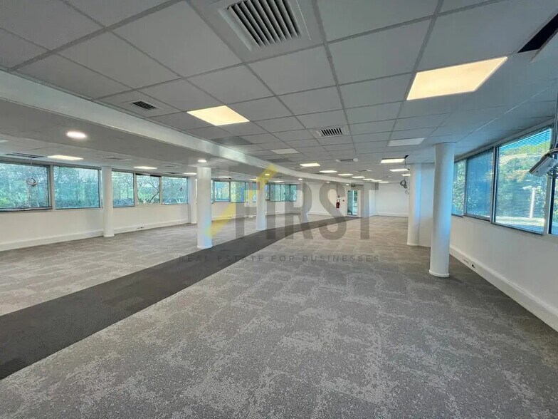 Bureau dans Valbonne à louer - Photo de l’immeuble – Image 2 sur 11