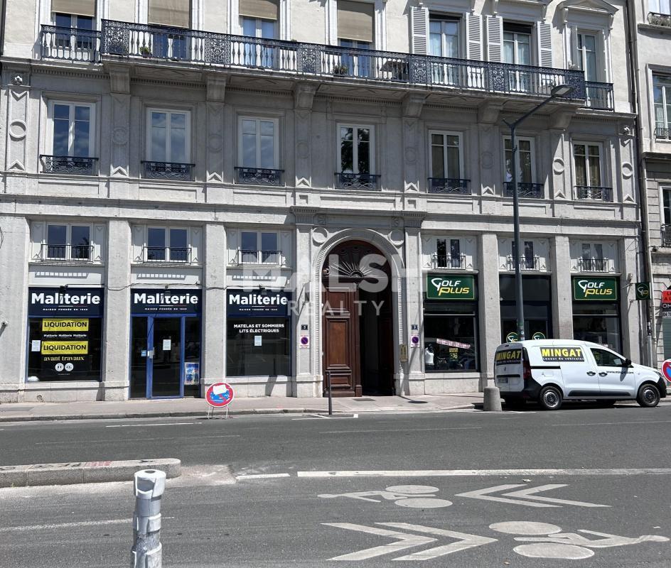 Local commercial dans Lyon à louer Photo de l’immeuble– Image 1 sur 6
