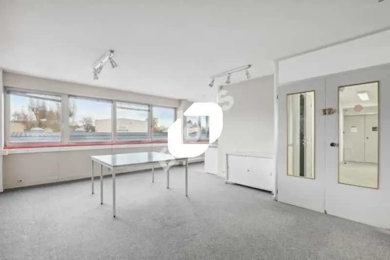 Bureau dans Saint-Leu-la-Forêt à louer - Photo de l’immeuble – Image 3 sur 19