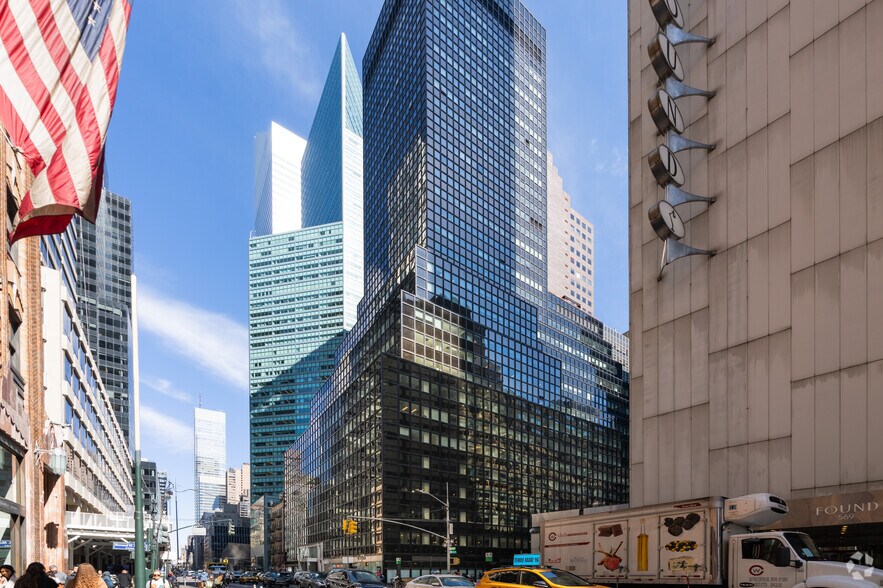 575 Lexington Ave, New York, NY à louer - Photo de l’immeuble – Image 2 sur 21