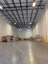 14001 NW 112th Ave, Hialeah Gardens, FL à louer Photo intérieure– Image 1 sur 6