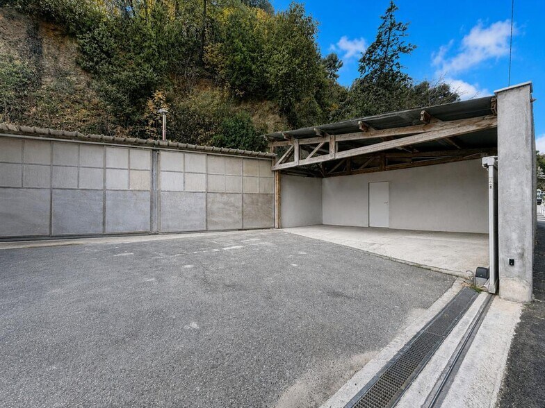 Industriel/Logistique dans Nice à vendre - Photo de l’immeuble – Image 2 sur 8
