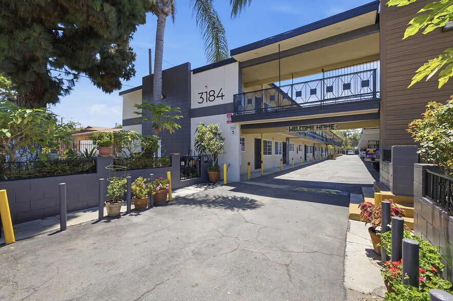 3184 El Segundo Blvd, Lynwood, CA à vendre - Photo de l’immeuble – Image 2 sur 9