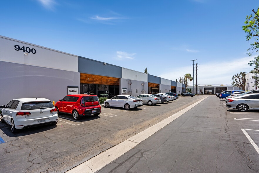 9420 Lurline Ave, Chatsworth, CA à louer - Photo de l’immeuble – Image 2 sur 18