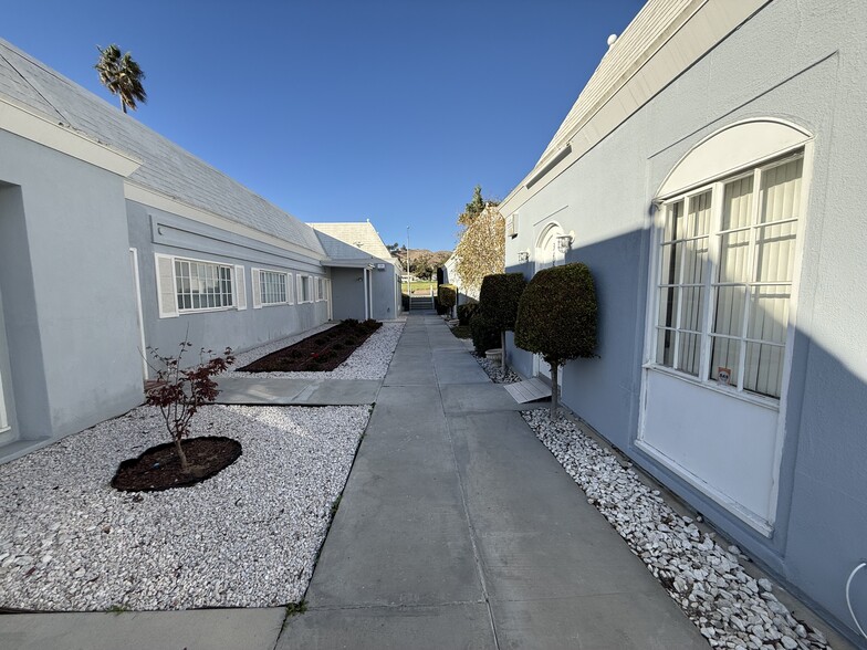 3450-3454 Loma Vista Rd, Ventura, CA à louer - Photo de l’immeuble – Image 3 sur 4