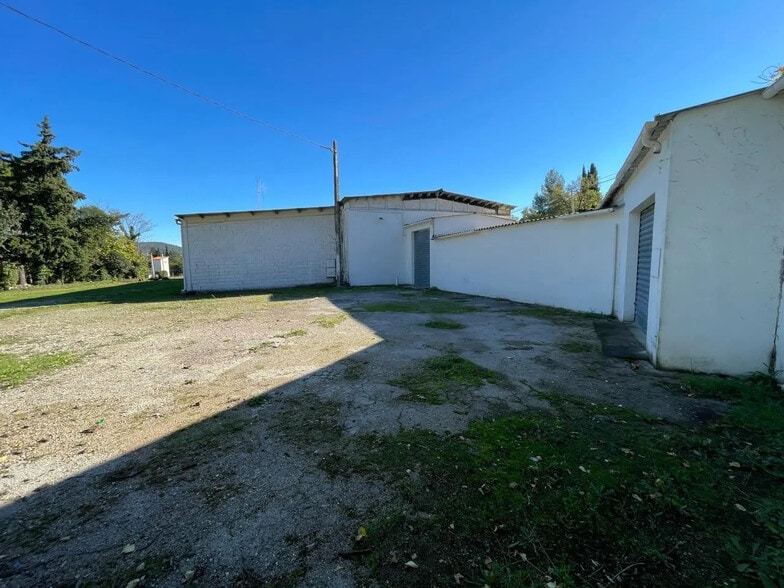 Local d'activités dans Draguignan à vendre - Photo de l’immeuble – Image 3 sur 22