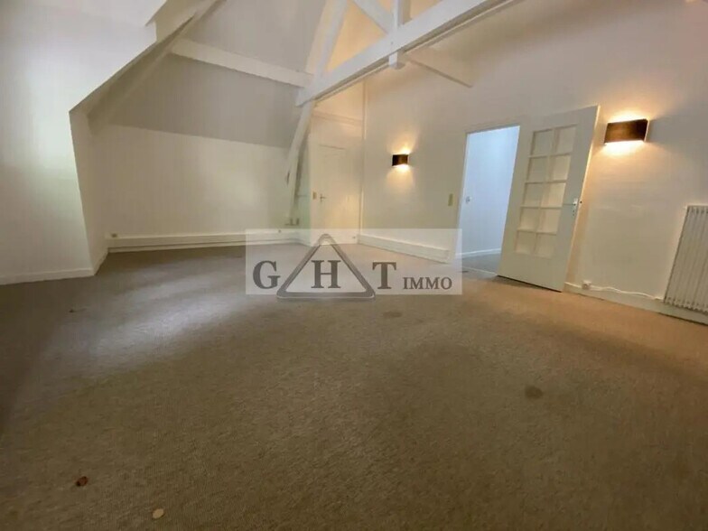 Bureau dans Créteil à louer - Photo de l’immeuble – Image 3 sur 8