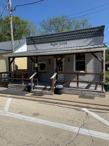 104 W Main St, Poplar Grove, IL à vendre - Photo de l’immeuble – Image 2 sur 16