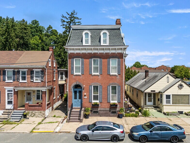 123 W Philadelphia Ave, Boyertown, PA à vendre - Photo de l’immeuble – Image 2 sur 34