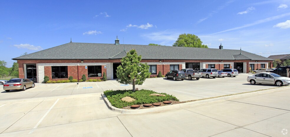 825 S Kelly Ave, Edmond, OK à vendre - Photo principale – Image 1 sur 6