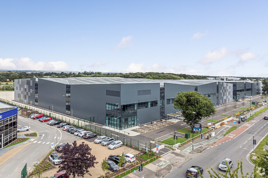 Fleming Way, Crawley à louer - Photo de l’immeuble – Image 1 sur 25