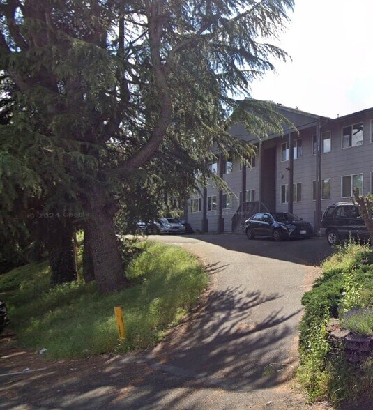 4700 Falls View Ave, West Linn, OR à vendre - Photo de l’immeuble – Image 3 sur 23