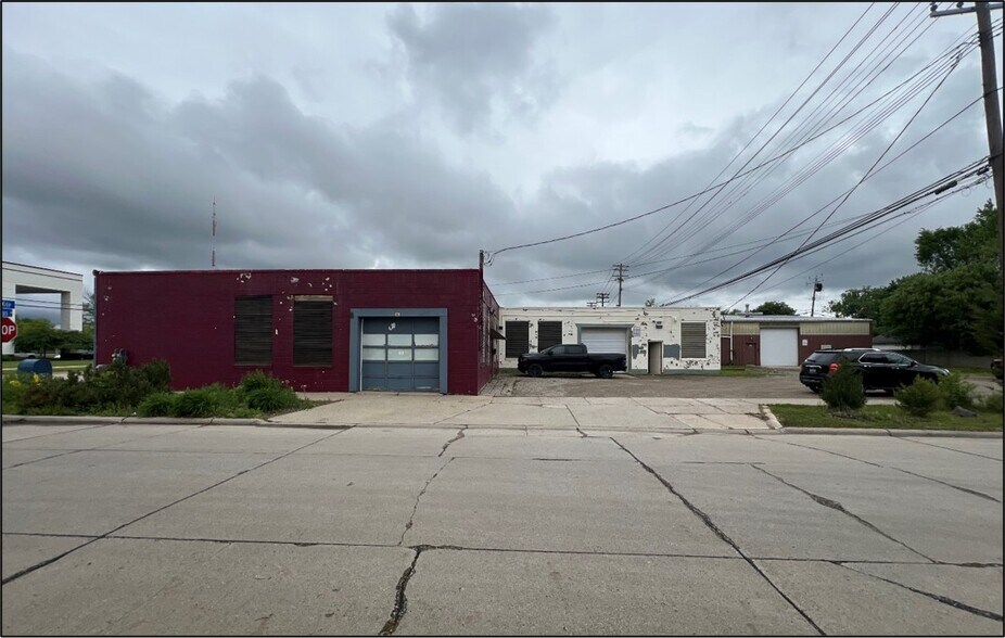 3750 W 11 Mile Rd, Berkley, MI à louer - Photo de l’immeuble – Image 3 sur 11
