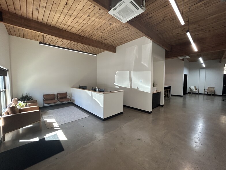 5615 S Hood Ave, Portland, OR à louer - Photo de l’immeuble – Image 3 sur 20