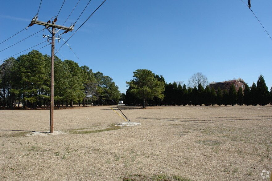 Cox Blvd., Goldsboro, NC à louer - Photo de l’immeuble – Image 2 sur 5