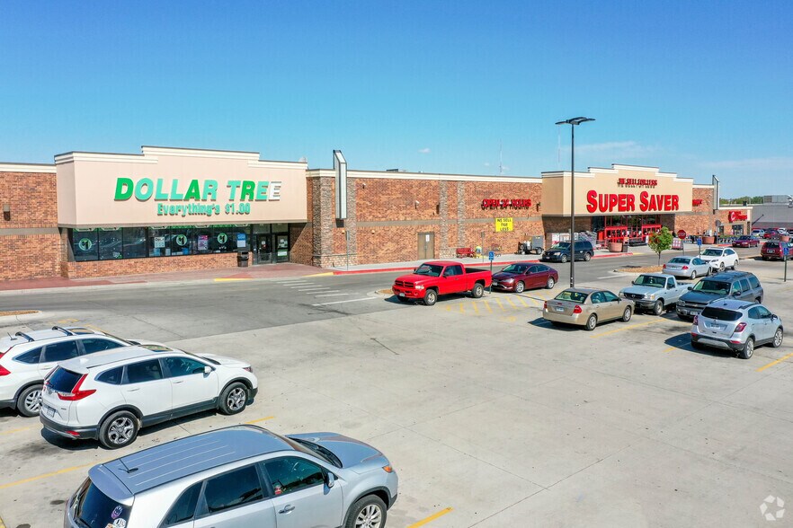 233-333 N 48th St, Lincoln, NE à louer - Photo de l’immeuble – Image 2 sur 4