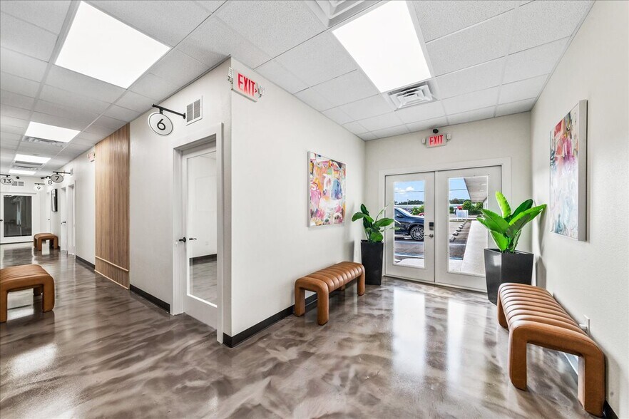 566 Barton Blvd, Rockledge, FL à louer - Photo de l’immeuble – Image 1 sur 14