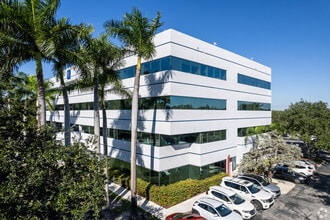 1111 Park Centre Blvd, Miami Gardens, FL à louer Photo de l’immeuble– Image 1 sur 21