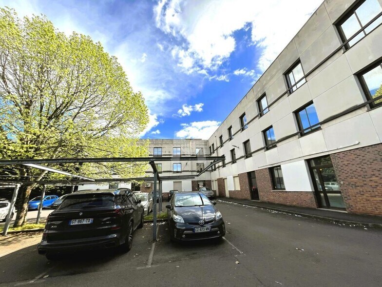 Bureau dans Évry-Courcouronnes à vendre - Photo de l’immeuble – Image 3 sur 12