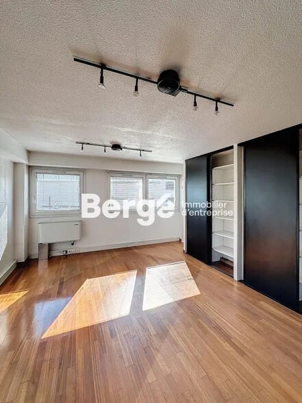 Bureau dans Mougins à louer - Photo intérieure – Image 1 sur 10