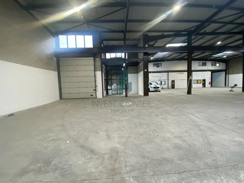 Local d’activités dans Le Thillay à louer Photo de l’immeuble– Image 1 sur 7