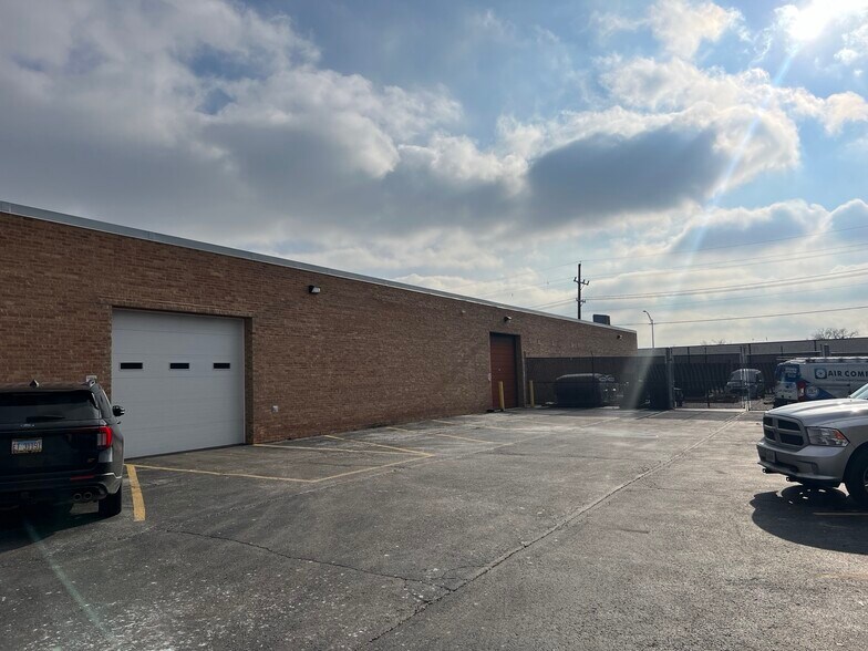 2550 Braga Dr, Broadview, IL à vendre - Photo de l’immeuble – Image 2 sur 5