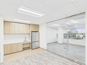 1420 W Mockingbird Ln, Dallas, TX à louer Photo intérieure– Image 2 sur 3