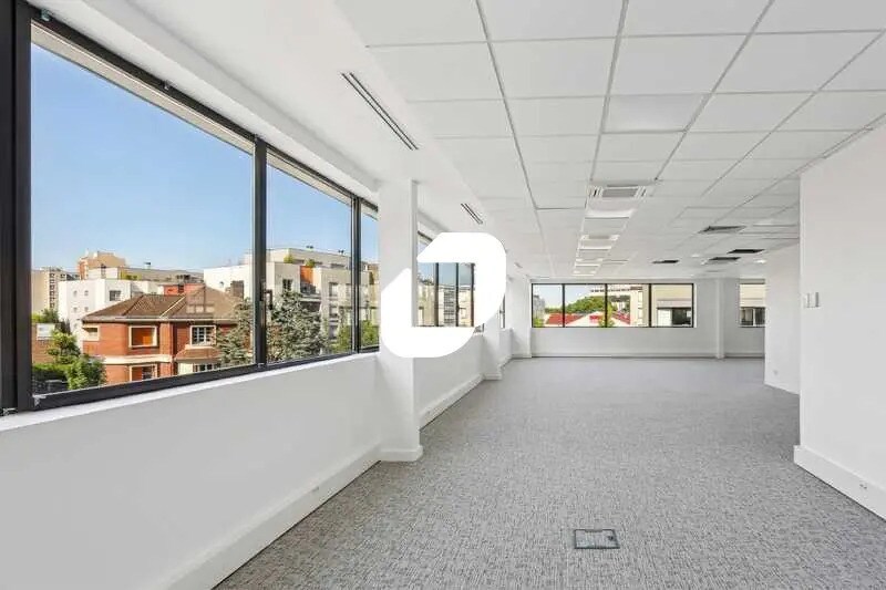 Local d’activités dans Bagneux à louer - Photo de l’immeuble – Image 2 sur 15