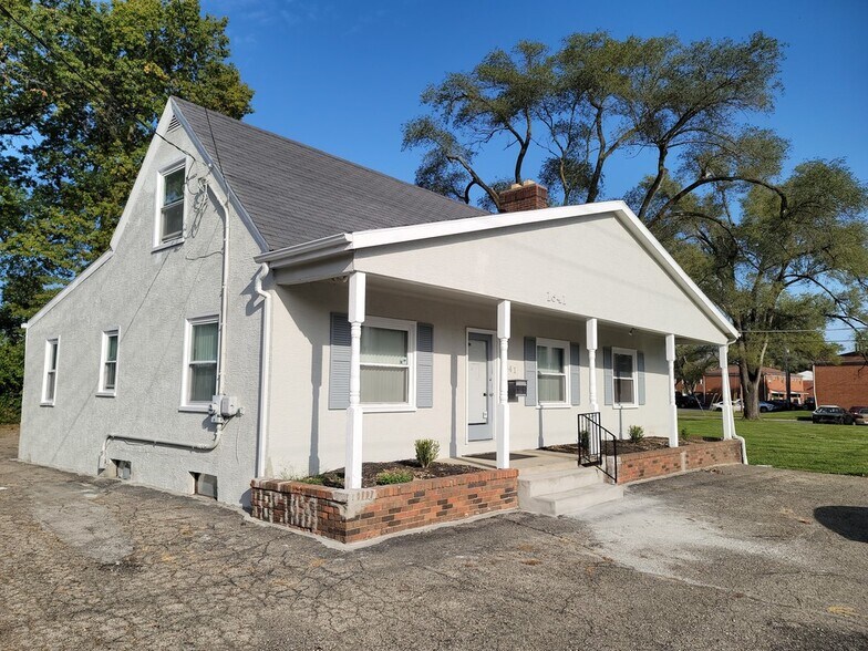 1341 S Hamilton Rd, Columbus, OH à louer - Photo de l’immeuble – Image 2 sur 5