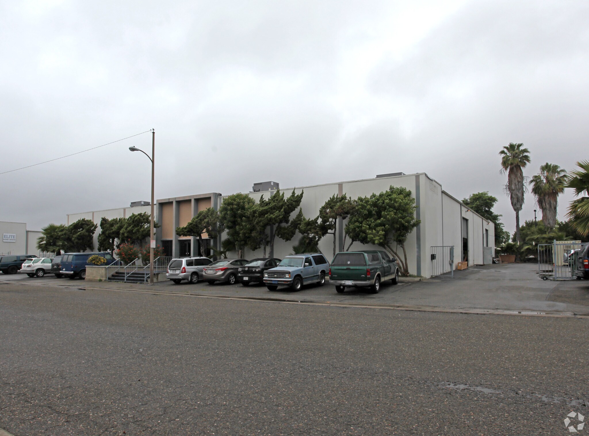 1411 E Wilshire Ave, Santa Ana, CA à vendre Photo de l’immeuble– Image 1 sur 4