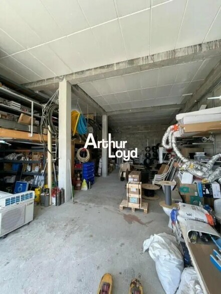 Local d’activités dans Puget-sur-Argens à louer - Photo de l’immeuble – Image 3 sur 8