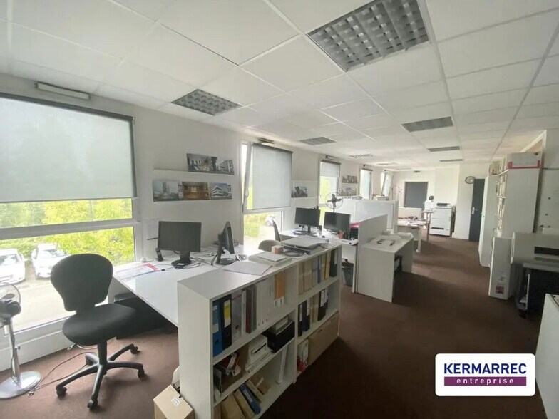 Bureau dans Saint-Jacques-de-la-Lande à vendre - Photo de l’immeuble – Image 3 sur 6