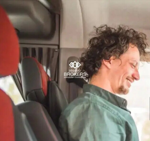 Industriel/Logistique dans Montreuil à vendre - Photo de l’immeuble – Image 3 sur 3