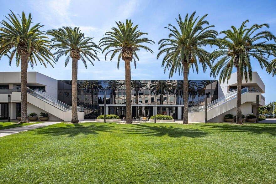 4685 Macarthur Ct, Newport Beach, CA à louer - Photo de l’immeuble – Image 3 sur 41